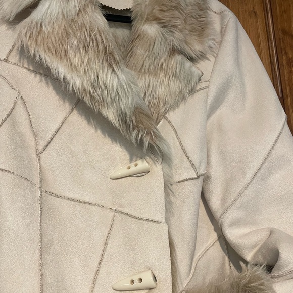 Beautiful vintage faux fur lined with suede outline. - Picture 2 of 6